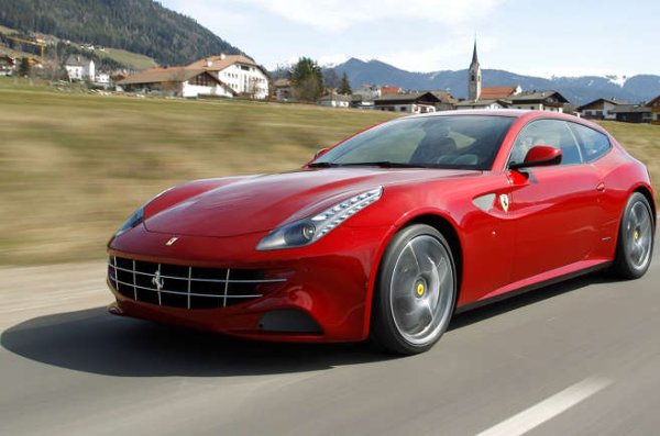 При Ferrari FF стилът му shooting brake беше почти замазан. Пристигна автомобил със задвижване на четирите колела, с 6,2-литров V12 двигател с мощност 651 к.с! Звярът ускорява от 0 до 100 мили (161 километра в час) в час за 3,7 секунди и достига максимална скорост от 330 км в час.

На този фон каросерията дойде за почитателите също толкова удивителна, тъй като може да побере комфортно четирима и да носи 450 литра багаж. Практично семейно Ferrari? Абсолютно, освен първоначалната каталожна цена от 272 000 евро.